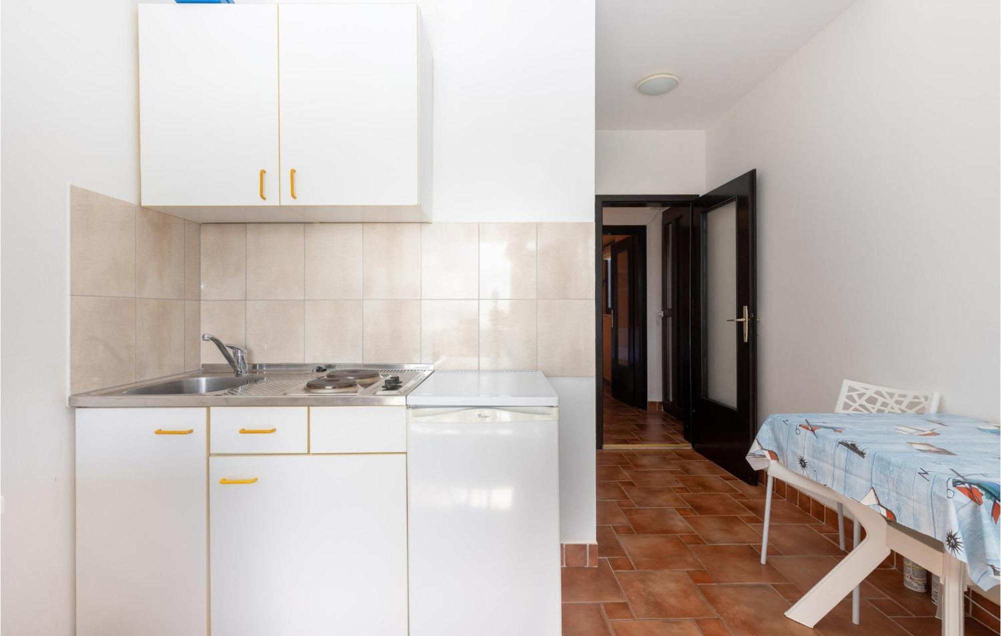 Nice Apartment In Jadranovo With Kitchen Bagian luar foto
