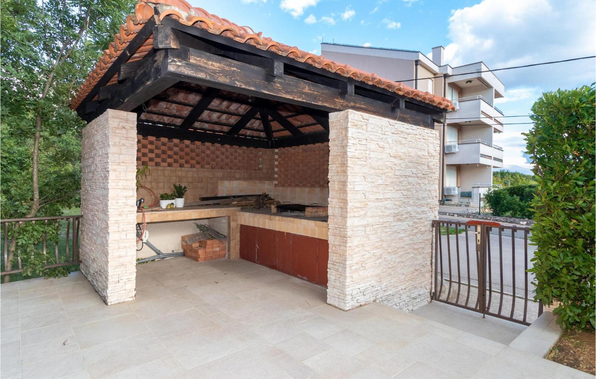 Nice Apartment In Jadranovo With Kitchen Bagian luar foto